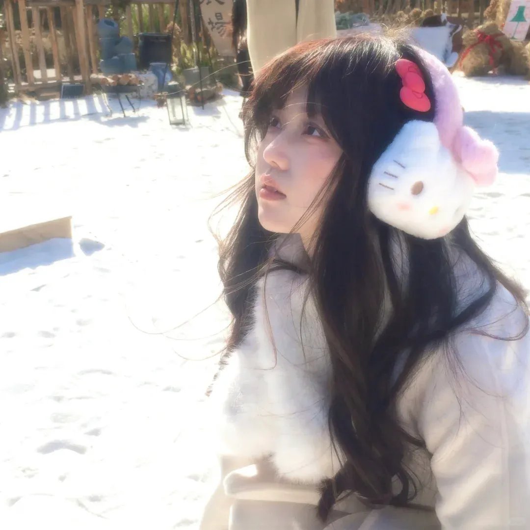 滚女揾老衬 海报